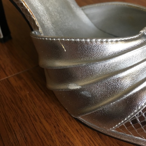 Silver heels 9 1/2 wide - Picture 5 of 6